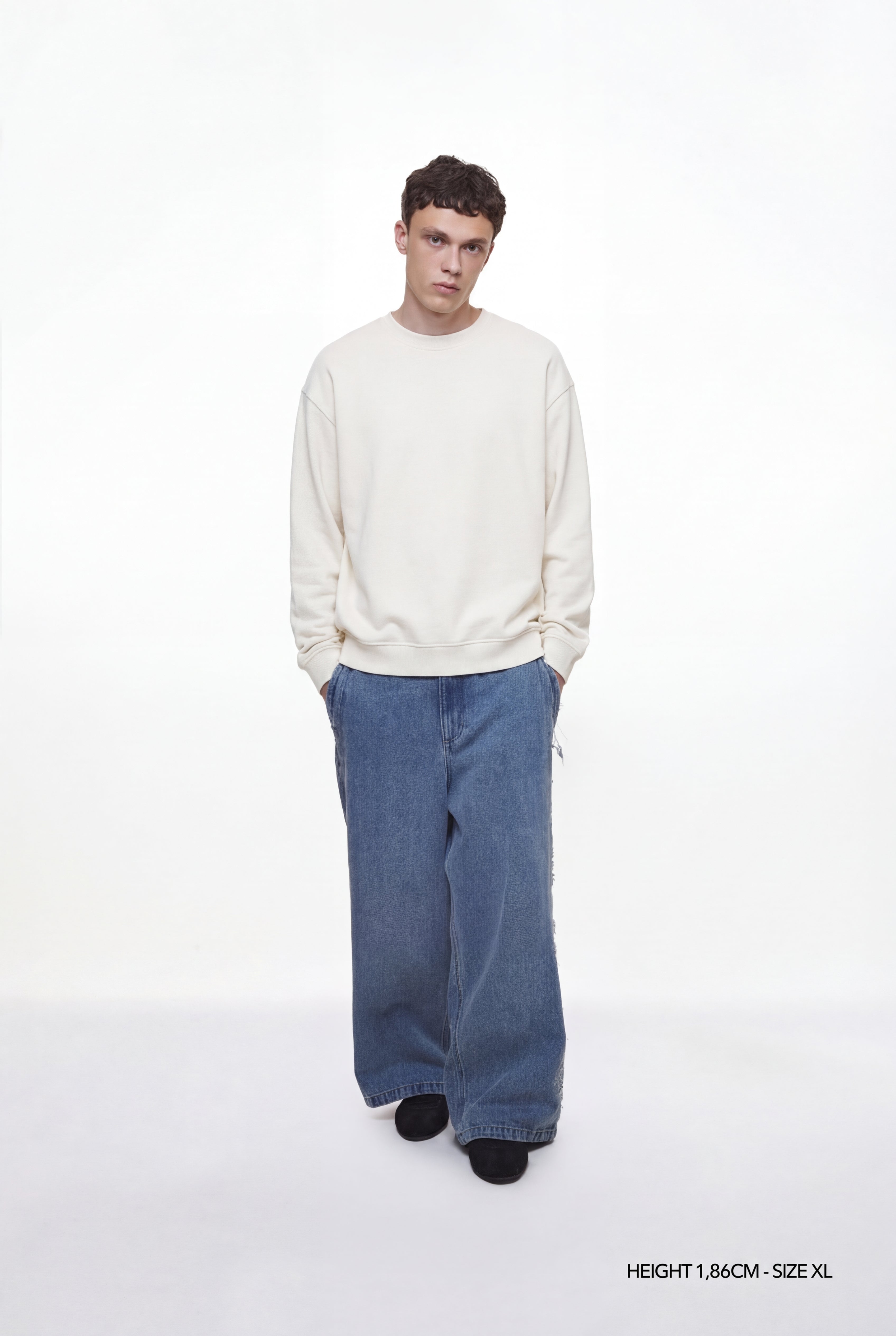 OVERSIZED SWEATSHIRT