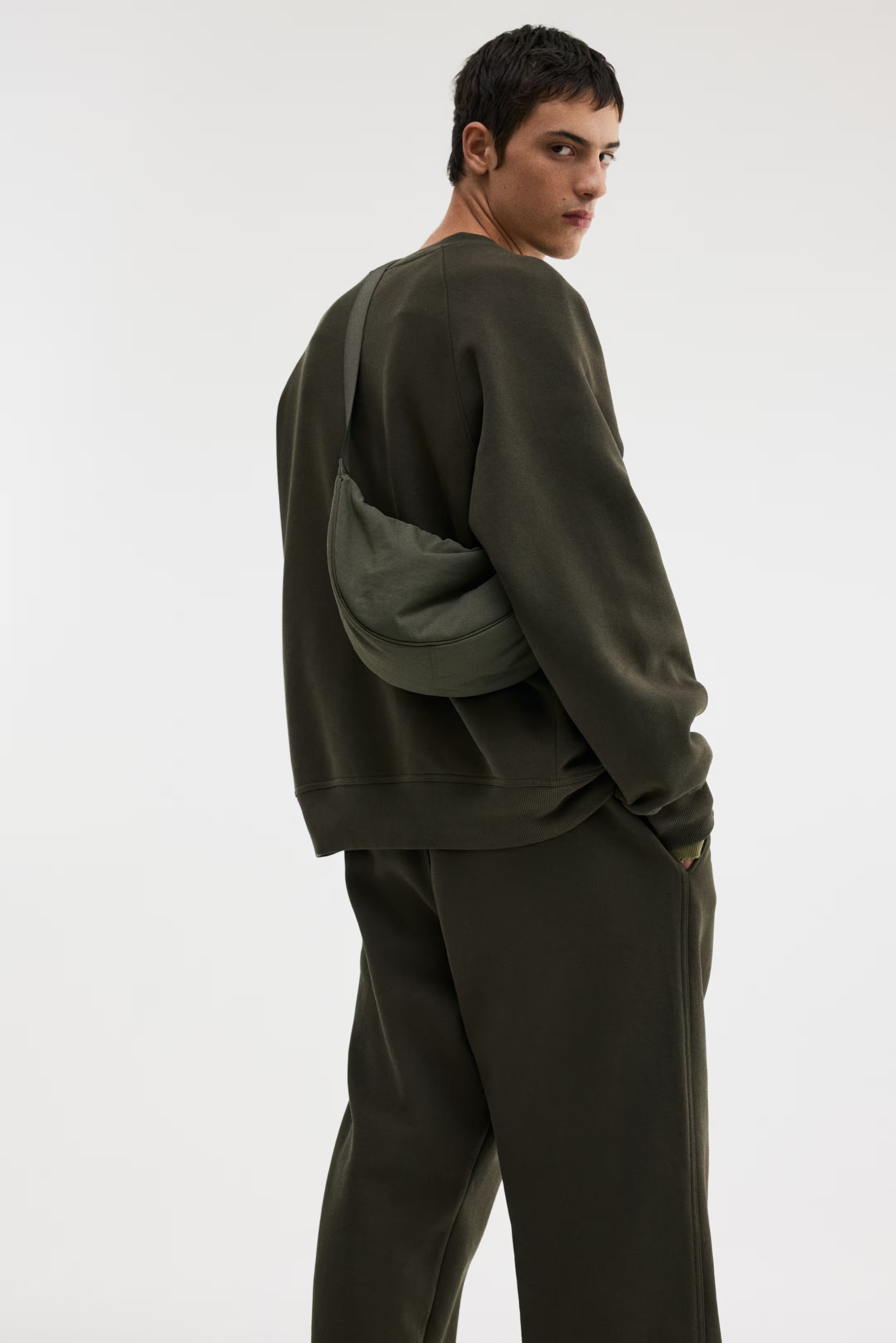 LOOSE FIT SWEATPANTS