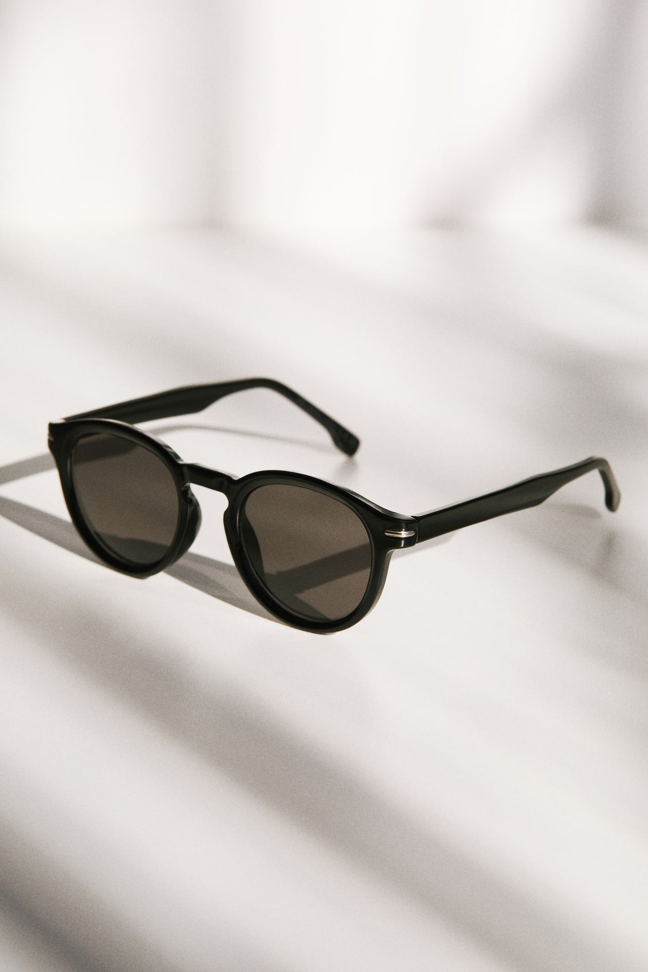SUNGLASSES