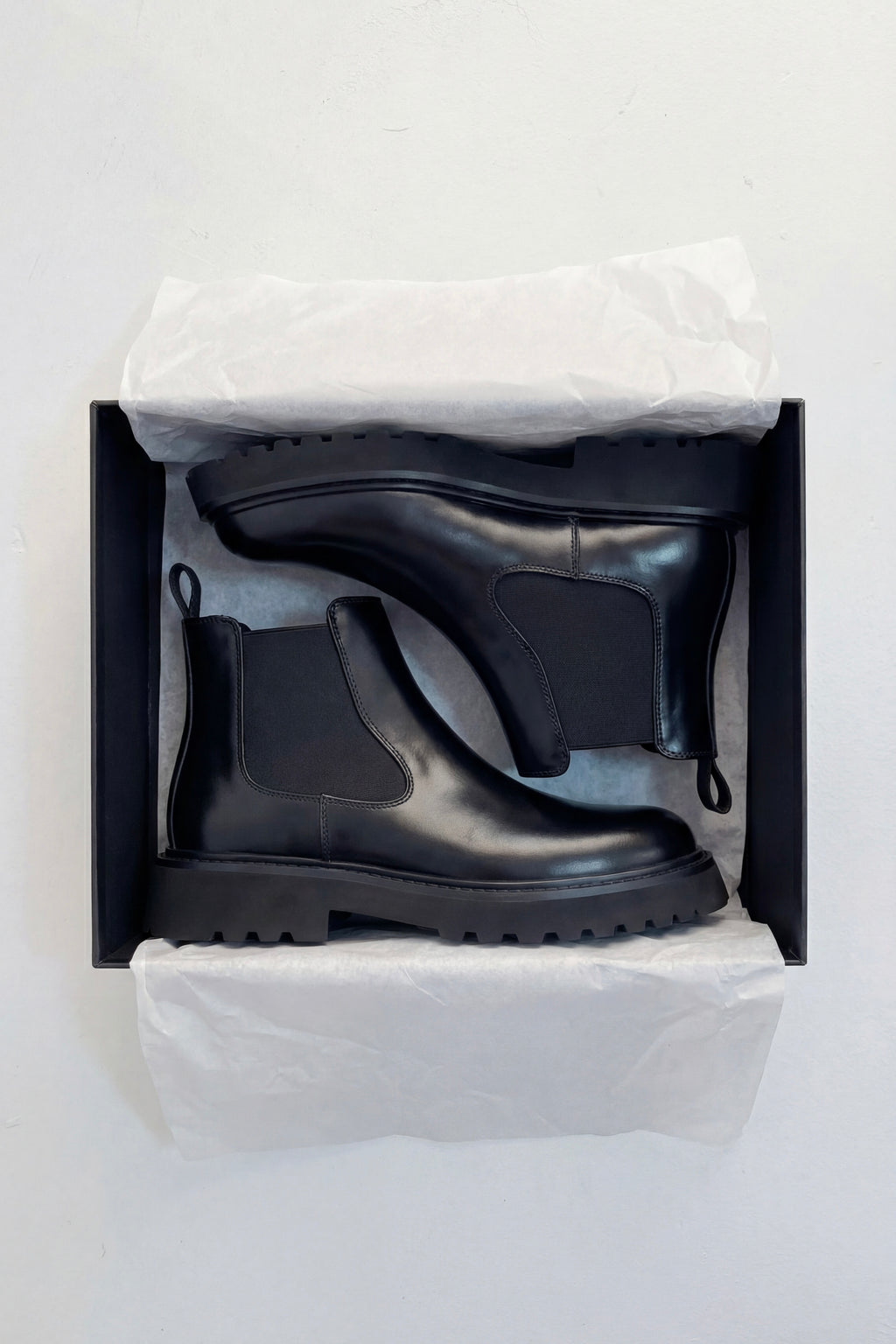 CHELSEA BOOTS