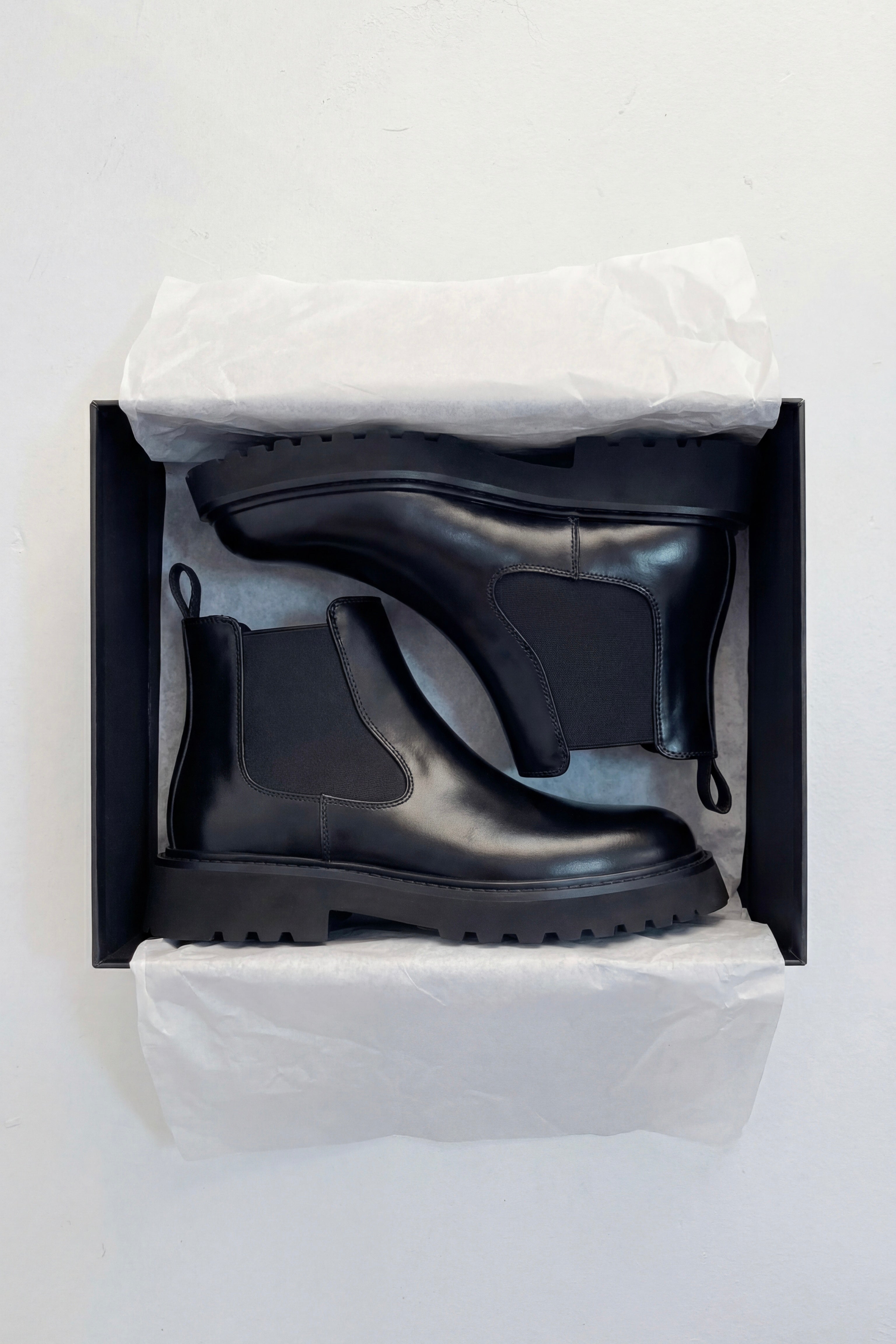 CHELSEA BOOTS