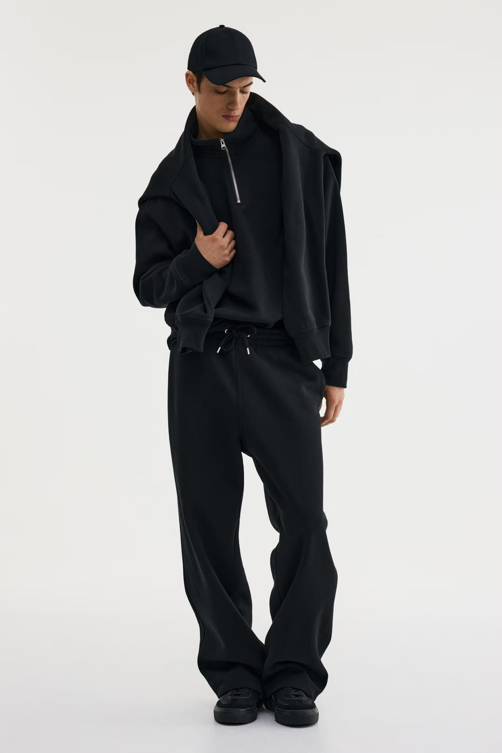 LOOSE FIT SWEATPANTS